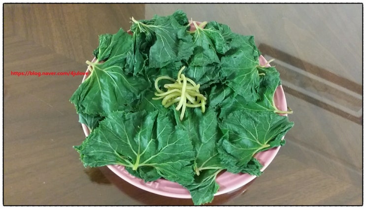  양산 내원사 입구, 봄의 향기에 취하다, 봄나물과의 만남  방아잎 장아찌 담기/머위, 참취, 취나물, 돌나물, 방아잎, 민들레, 가죽나물, 쪽파, 달래, 상추 채취 