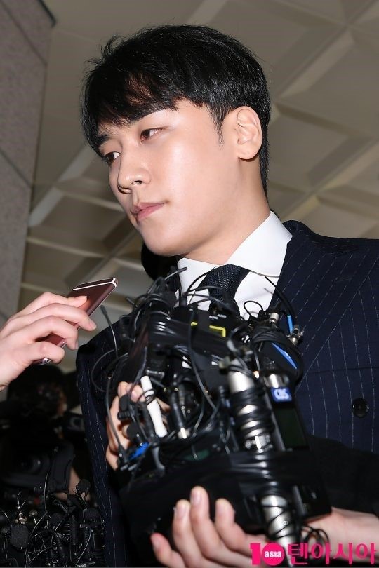 승리, 성매매 혐의 드러나…경찰 "영장에 적시" 승리, 성매매 혐의 드러나…경찰 "영장에 적시"