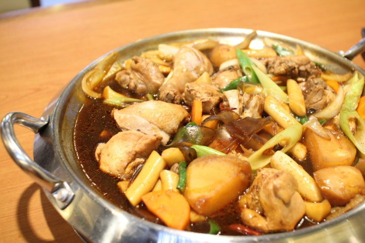  동대문역사문화공원역 맛집 흥부찜닭이 맛도 좋고 분위기가 좋아요
