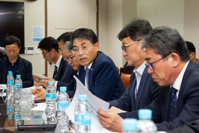  김정렬 국토부 장관 "버스 노조파업 대비, 국민 불편 최소…비상수송대책 만전"