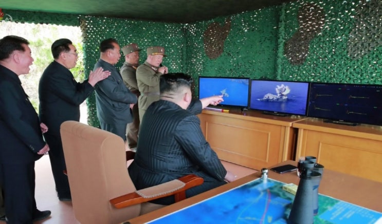 북한의 단거리 미사일과 방사포 ‘섞어 쏘기’는 다목적 노림수