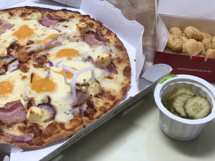  피자헛 신제품 피자 메가크런치 폭폭치즈 가성비 최고!!! : 문자 영업 너란 녀석...