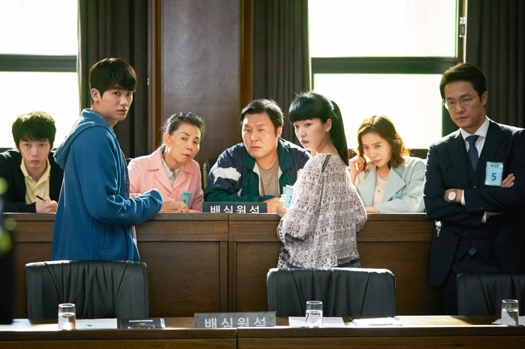  배심원들 ( 배심원들 속으로 관객을 참여 시키는 '완벽한 타인'의 법정판 )-평점 6.5점