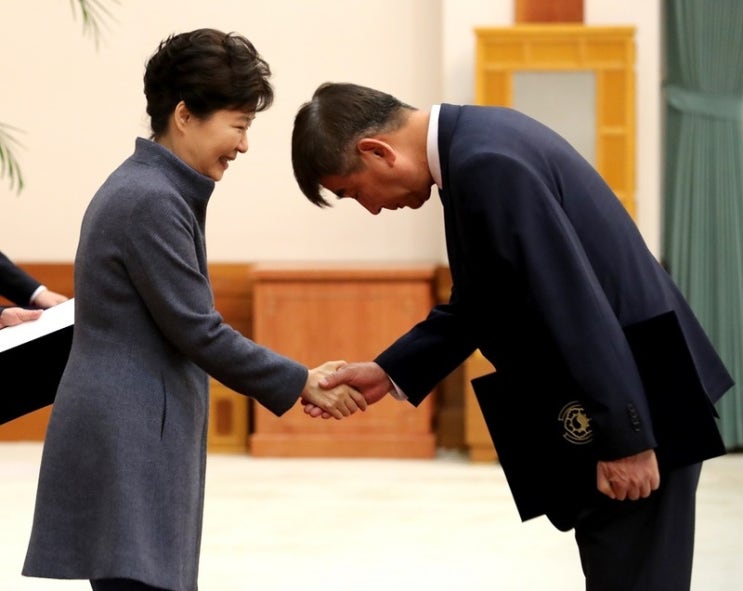  박근혜 복권 원하는 사람과 반대하는 사람의 가장 큰 차이점이 뭔줄 아십니까?