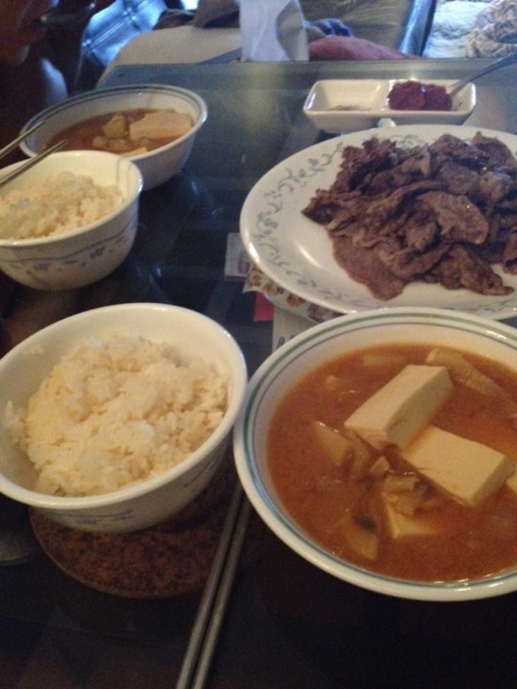  뜨끈뜨끈한 된장찌개 끓여 차돌박이와 함께 사치부리기 히히~