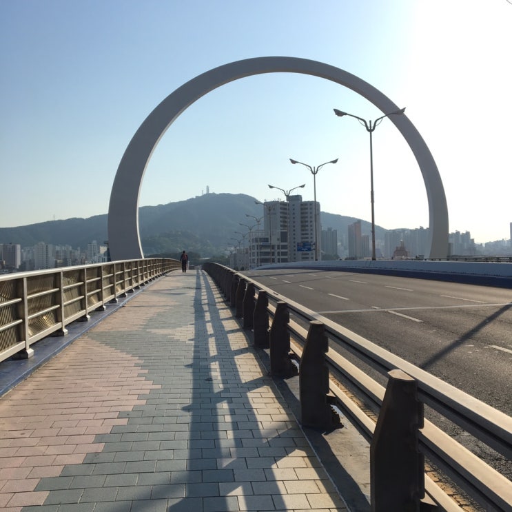 목요일 다음 금요일