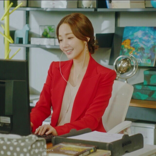  그녀의 사생활 박민영 패션 성덕미 옷 8화 9화 : 블랙 트레이닝복, 레드 정장