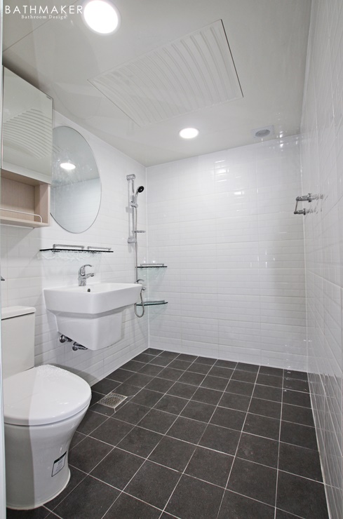 기본형 타일에 변기와 세면대를 업그레이드 한 욕실, 밝고 깔끔한 욕실,의정부 신곡동 한국풍림아파트 욕실리모델링