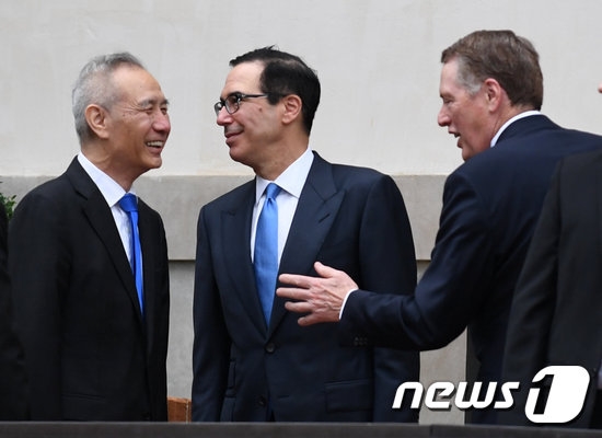 미중 무역협상 결렬 모면…베이징서 회담 지속 합의 