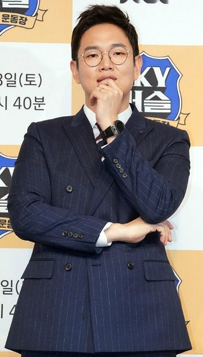  방송인 장성규 골프대회 도중 기권 '무례' 논란