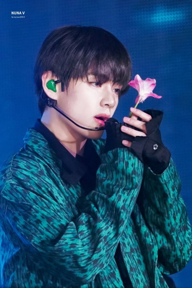  방탄소년단 뷔는 저 비주얼에 매력적인 요소가 많은게 또 매력