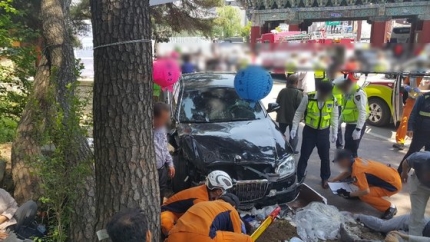  [배반장]75세 몰던 차량 통도사 덮쳐 1명 사망, 12명 부상...운전미숙 가능성