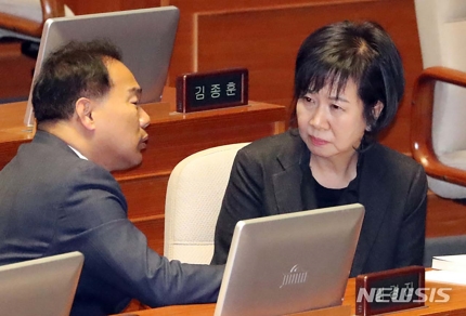  나경원 '문빠·달창' 발언에 손혜원 "모르고 쓴 게 더 한심" 본문듣기  설정