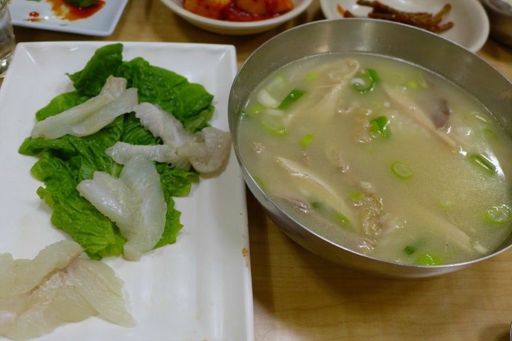  을지로 별미집의 광어회와 닭곰탕