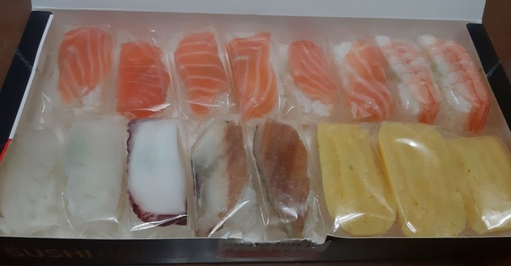  드뎌..아들 교복 찾고.. 홈플 들려서 이것저것.. 초밥+컵라면으로 저녁 해결..