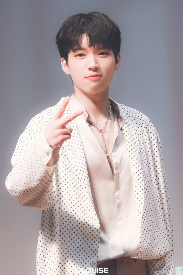  이거모야......8ㅅ8...남우현....ㅠㅠㅠㅠ존잘아녀ㅜㅜ