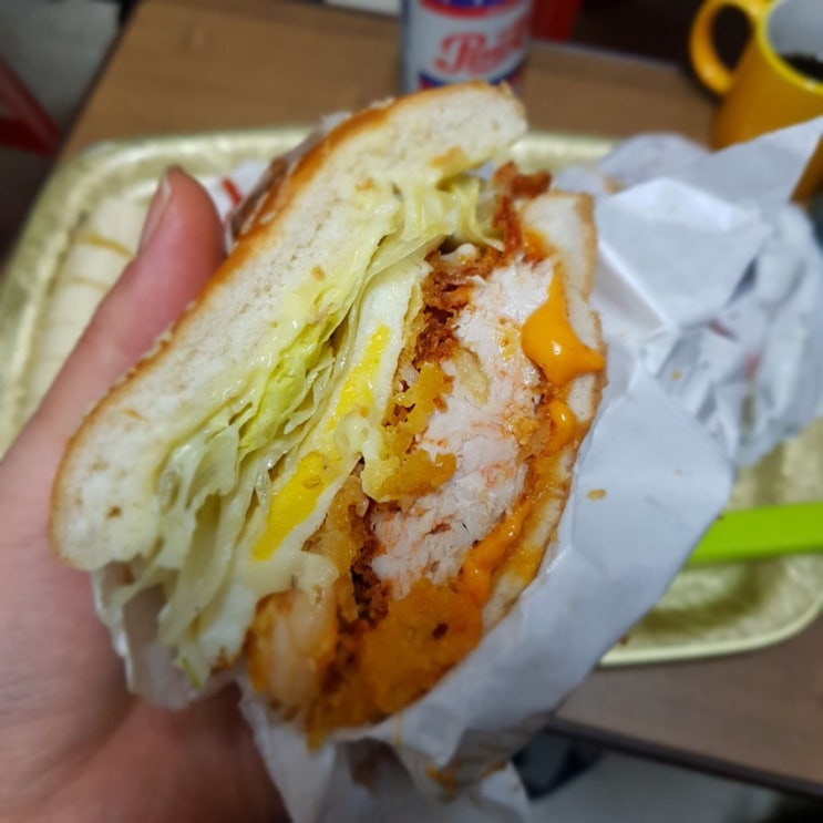 맘스터치신메뉴 언빌리버블버거 취향저격 (언빌리버블&인크레더블) 맘스터치신메뉴 언빌리버블버거 취향저격 (언빌리버블&인크레더블)