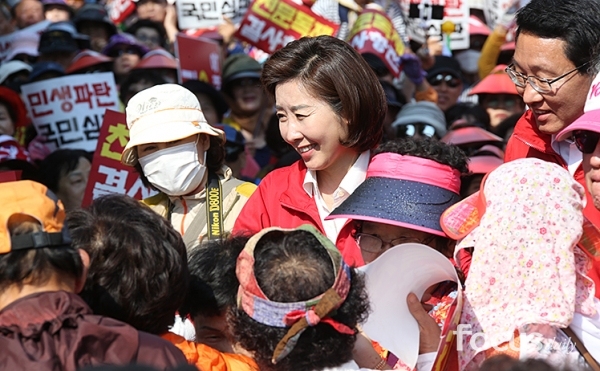 전여옥 이어 나경원도 일베 비속어로 뭇매 - 포커스데일리 전여옥 이어 나경원도 일베 비속어로 뭇매 - 포커스데일리