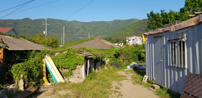 문재인 대통령 생가와 김영삼 대통령 생가 두 곳에 차이는 너무 크다.