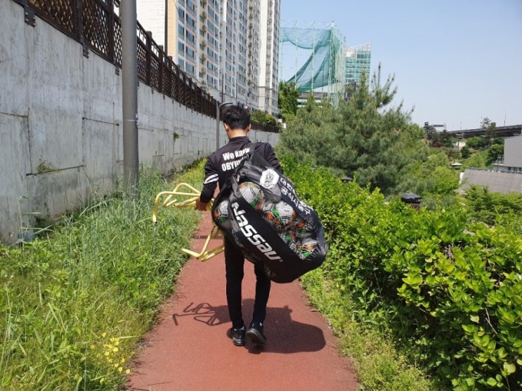  축구클럽에서 진행한 150여 명의 대규모 레슨?