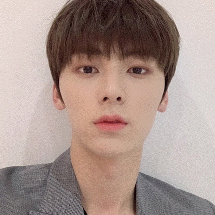 뉴이스트 황민현 나이 고향 키 깔끔하네