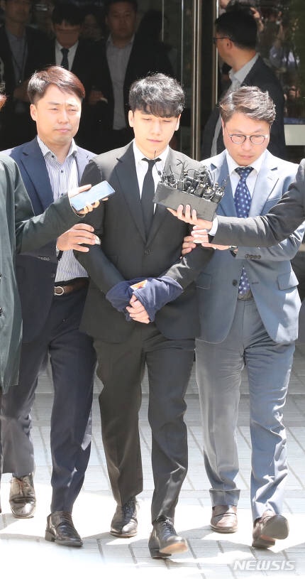  '성접대·매매 혐의' 승리 구속 기각.."사유 안돼"