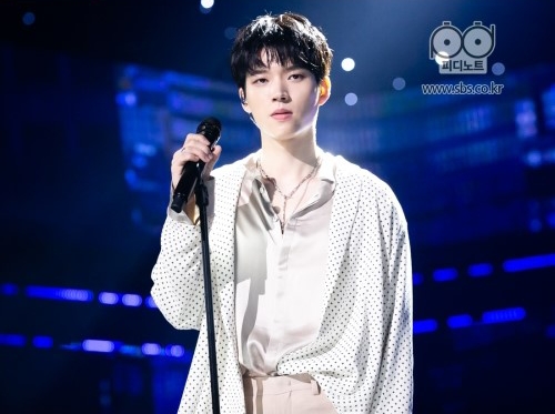  [인피니트/우현]인기가요 안방 1열 직캠- 남우현 'Hold On Me' + 'Rain'