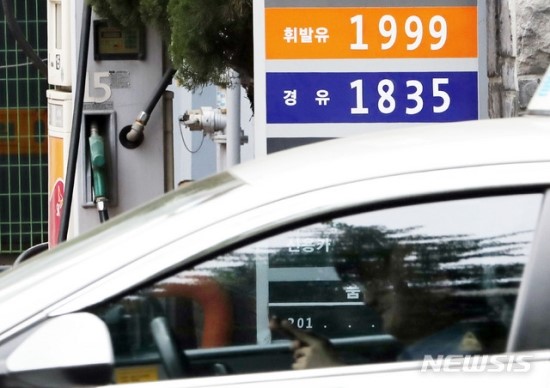 유류세 환원 일주일…기름값 상승분 70% 반영해 휘발유 ℓ당 50원 올라 - 일주일째 휘발유 47원, 경유 35원 올라 유류세 환원 일주일…기름값 상승분 70% 반영해 휘발유 ℓ당 50원 올라 - 일주일째 휘발유 47원, 경유 35원 올라