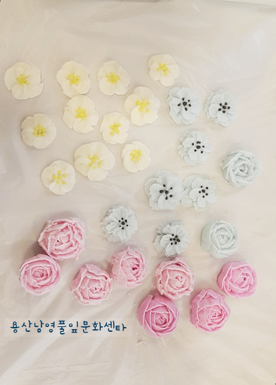  캔들 플라워 스카비오샤와 장미 애플 블로섬
