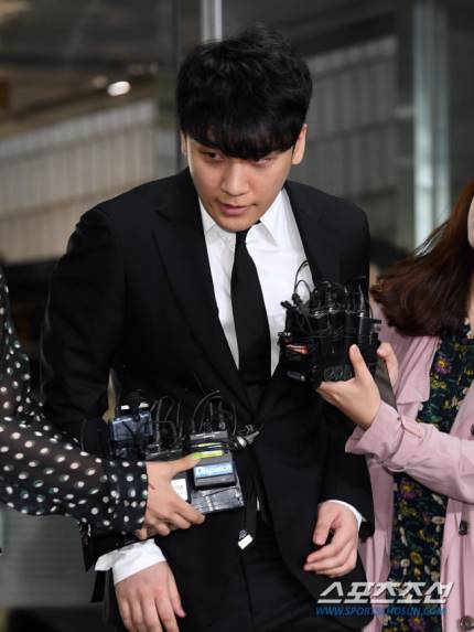 "묵묵부답+침통"…승리-박한별 남편, 성접대·횡령 구속영장심사 출석 "묵묵부답+침통"…승리-박한별 남편, 성접대·횡령 구속영장심사 출석