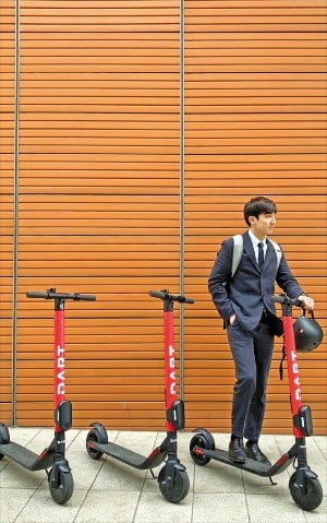 공유 전기자전거·전동킥보드 전성시대…보험·요금 차별화로 승부 공유 전기자전거·전동킥보드 전성시대…보험·요금 차별화로 승부