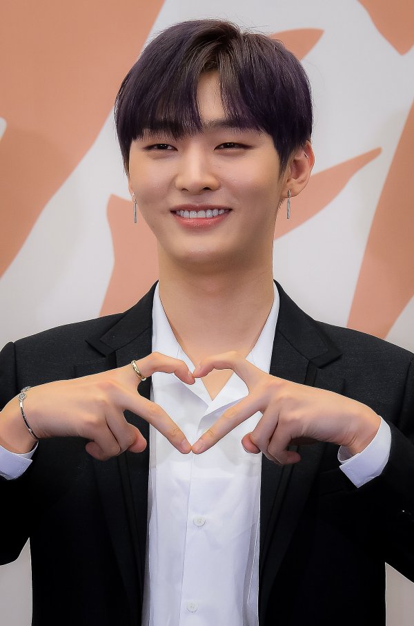  윤지성 오늘 입대...19일 신곡 기습 발표 '동,화'
