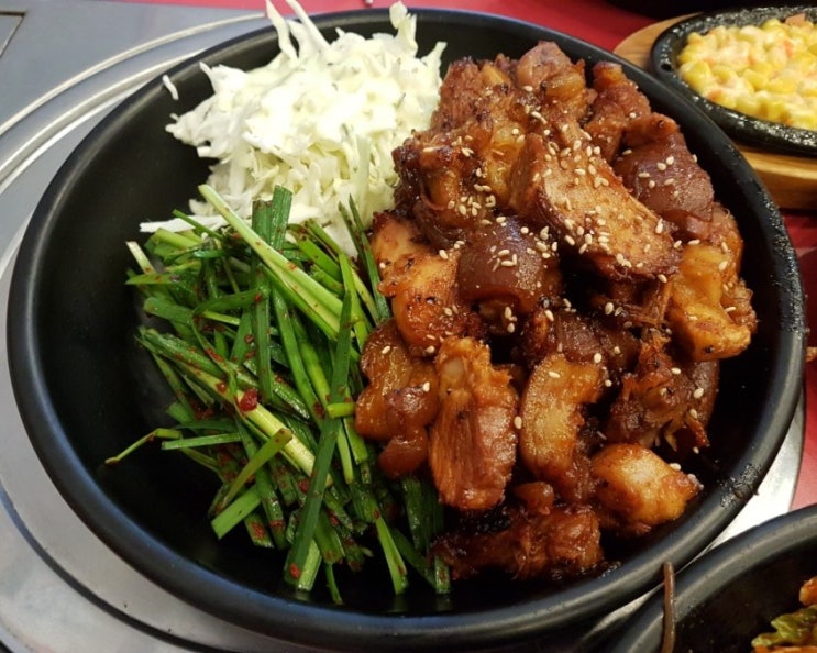 솔방울 매운 족발 중앙동맛집 원주 중앙시장근처맛집 주차장완비!
