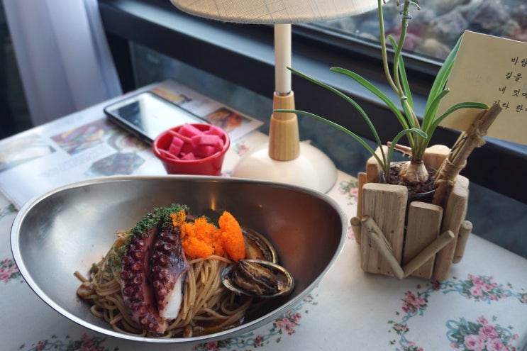  [제주도 맛집] 제주 맛집 _ 돌담너머바다 ; 현무암치킨, 문어파스타, 전복리조또