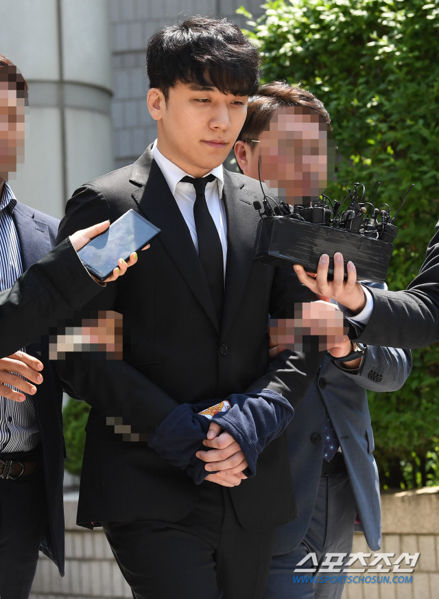 승리 구속영장 기각 - 법원측, "증거인멸 등 구속사유 인정 어렵다" 승리 구속영장 기각 - 법원측, "증거인멸 등 구속사유 인정 어렵다"