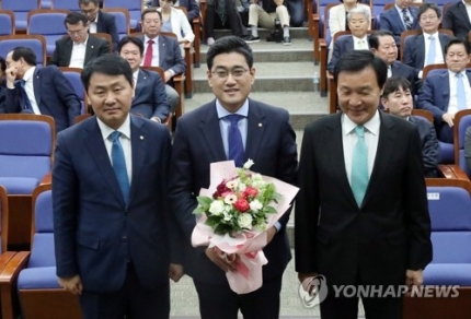 바른미래당 새원내대표에 오신환 선출…바른정당계 승리 바른미래당 새원내대표에 오신환 선출…바른정당계 승리