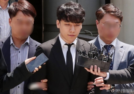  승리 구속영장 기각... "성매매·횡령 혐의 다툼 여지" 헐...언제까지 기각입니까???