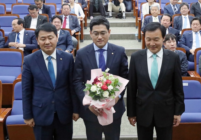 바른미래당 새 원내사령탑에 오신환 선출