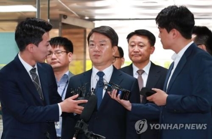 강신명·이철성 前경찰청장 구속심사…"소상히 소명할 것" 강신명·이철성 前경찰청장 구속심사…"소상히 소명할 것"