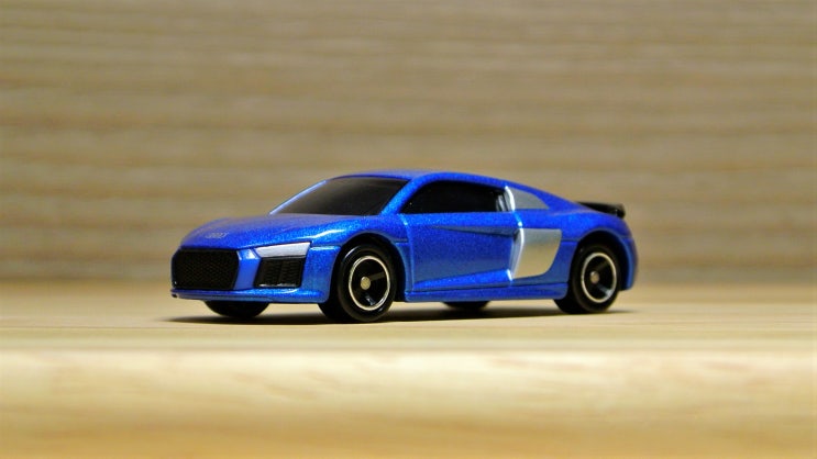  토미카 39. AUDI R8 (초회한정컬러).