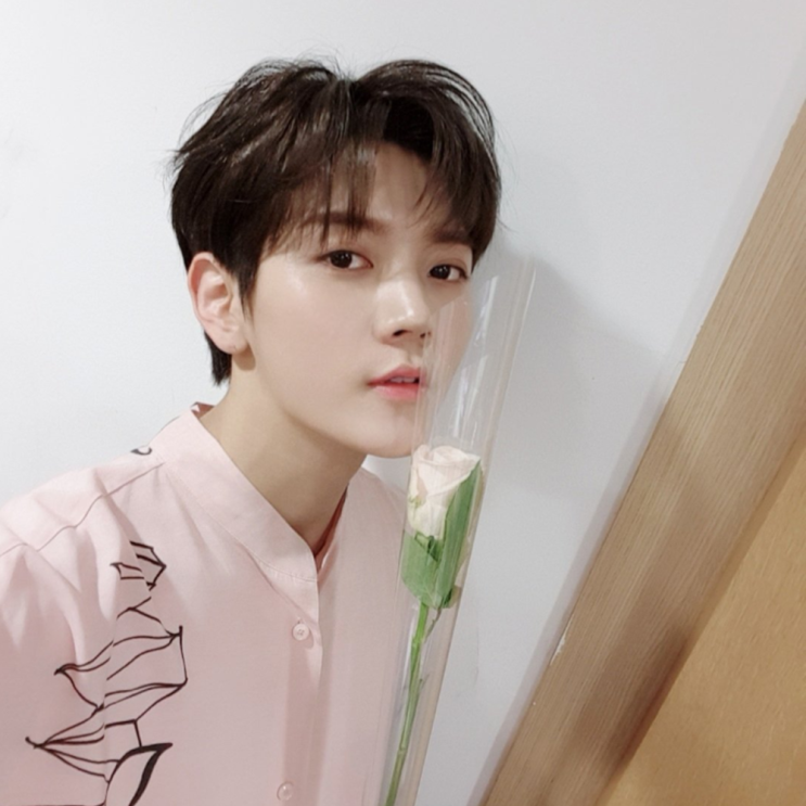  뉴이스트 렌, 엔플라잉 김재현 코디 남성 셔츠 추천