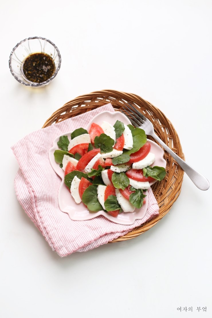  토마토 카프레제 샐러드 만드는 법과 발사믹소스