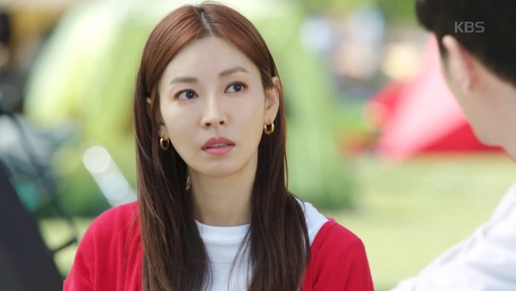  세상에서 제일 예쁜 내딸 김소연 다크빅토리 가디건,DEBB 뎁 티셔츠,플랙진,컨버스 스니커즈 패션