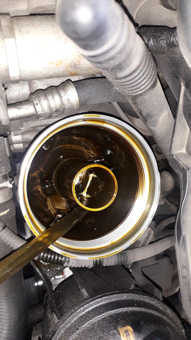  안녕하세요 복돼지에요 오늘포스팅은 BMW320i 엔진오일교환/에어컨필터교환/에어컨가스주입/파워스티어링오일교환작업진행해보았습니다.증평수입차정비/BMW엔진오일교환/에어컨수리/합성유교환