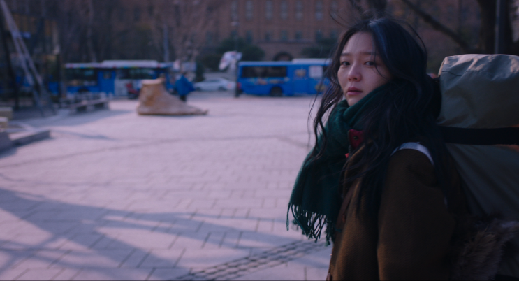  소공녀(Microhabitat, 2017), 미소의 용기에 박수를.