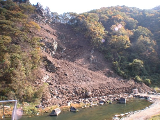 인공폭포(인조암) 주요 시공 과정 (예시 : 남양주 화도 피아노폭포 ). 미주강화(주).