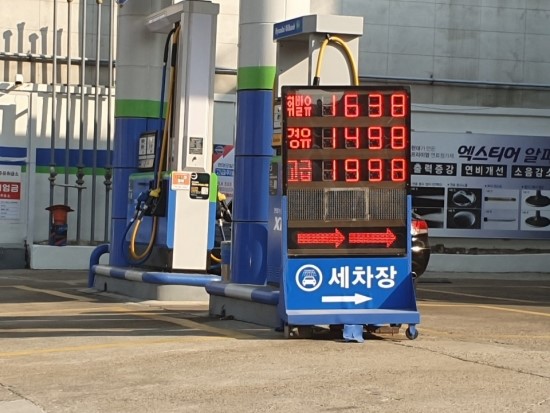 내릴 땐 천천히 오를 땐 가파르게?…“유류세 개편해야” 내릴 땐 천천히 오를 땐 가파르게?…“유류세 개편해야”