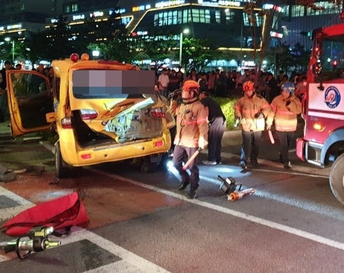  인천 축구클럽 통학차량 충돌 2명 사망 6명 부상