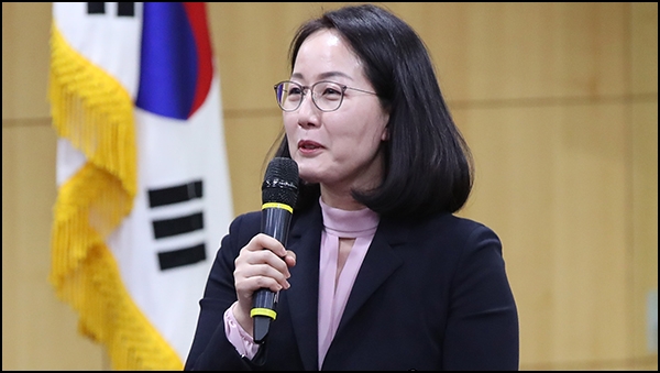  자유한국당 김현아, 문 대통령을 “한센병 환자” 빗대 파문