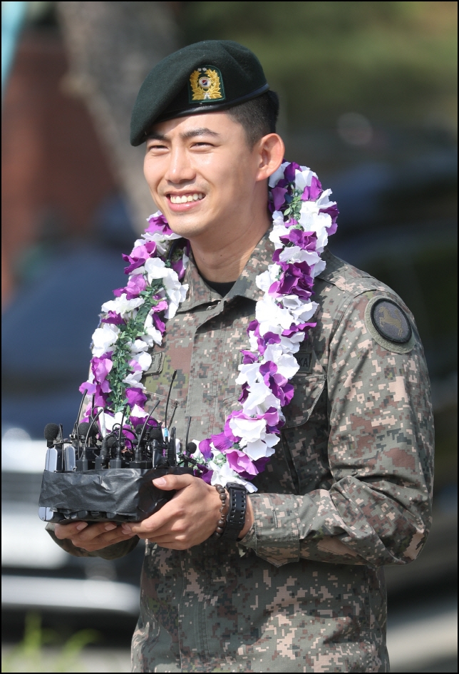  옥택연 전역